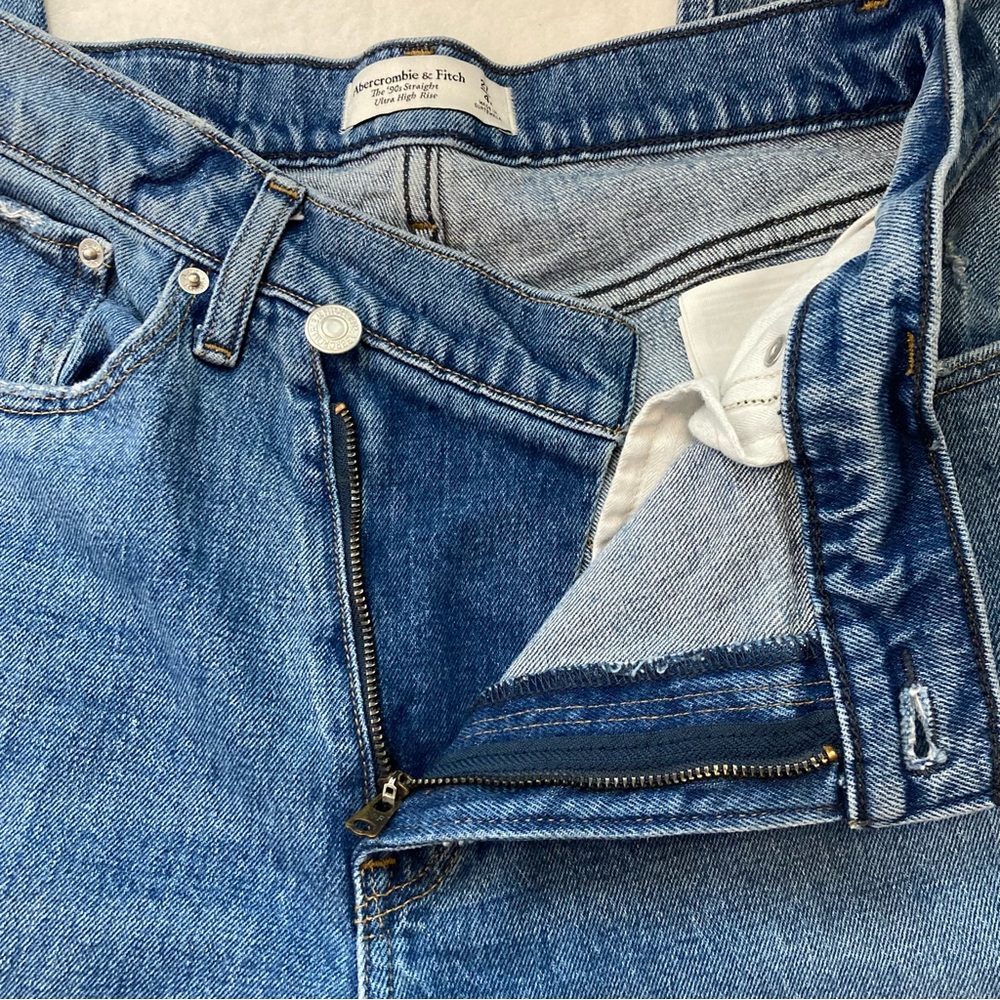 Abercrombie & Fitch The ‘90s Straight Ultra High Rise W Criss Cross Waist - Picture 9 of 15